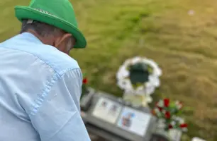 Dia de Finados reúne fiéis em homenagens e recordações nos cemitérios (Foto: Aric Lages/Conecta Piauí)