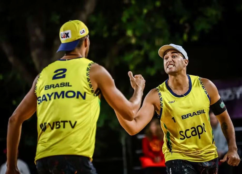 Dupla brasileira vence campeões olímpicos e avançam no Mundial de vôlei de praia