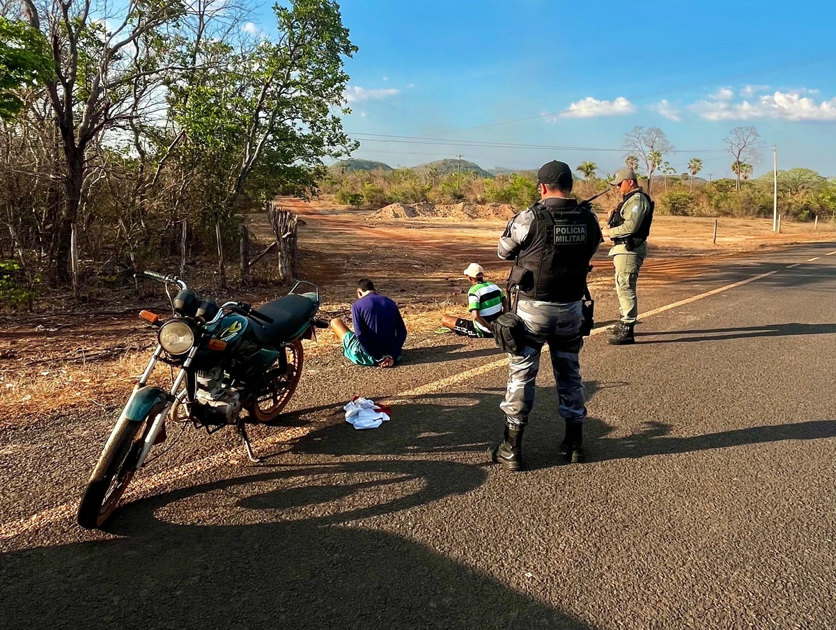 Dupla é presa com 95 pedras de crack e arma durante ação da PM no Norte do Piauí