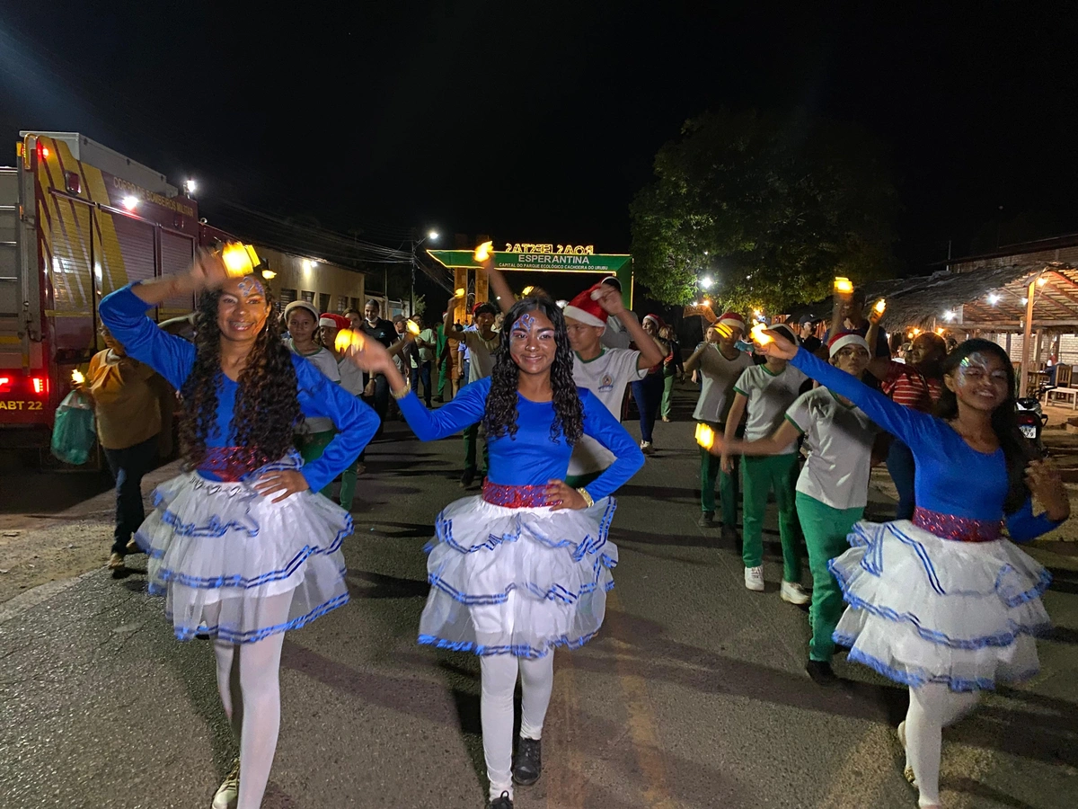 Esperantina realiza abertura oficial do Natal Brilho da Esperança 2025