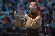 Frei Gilson, fenômeno da fé na internet, receberá título de cidadão piauiense