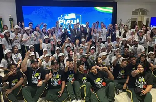 Governador recebe estudantes que embarcam para intercâmbio nos EUA e China (Foto: Conecta Piauí)