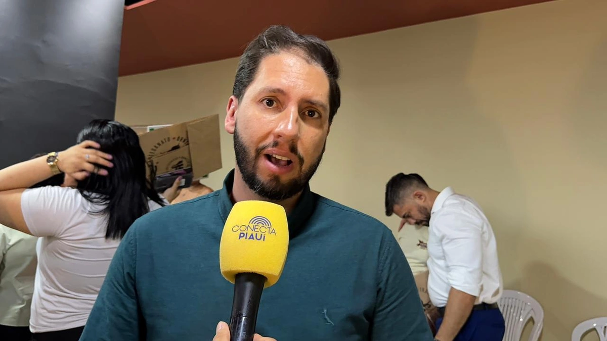 Governo entrega selo de autenticidade a artesãos da Central Mestre Dezinho