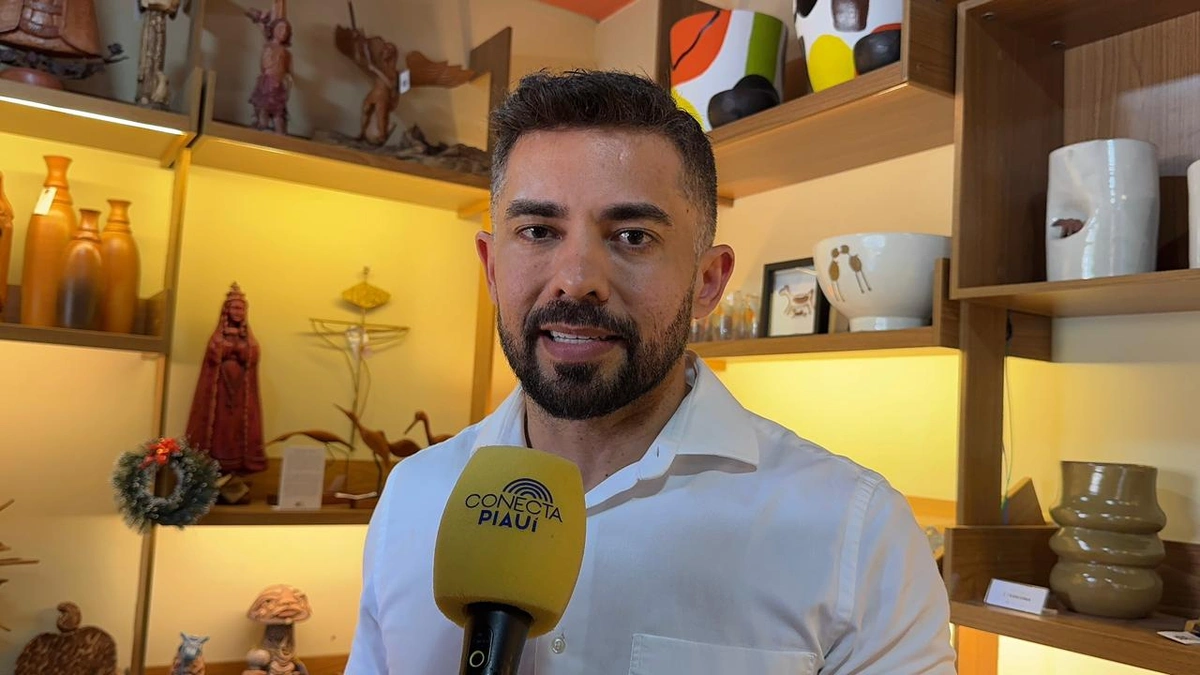 Governo entrega selo de autenticidade a artesãos da Central Mestre Dezinho