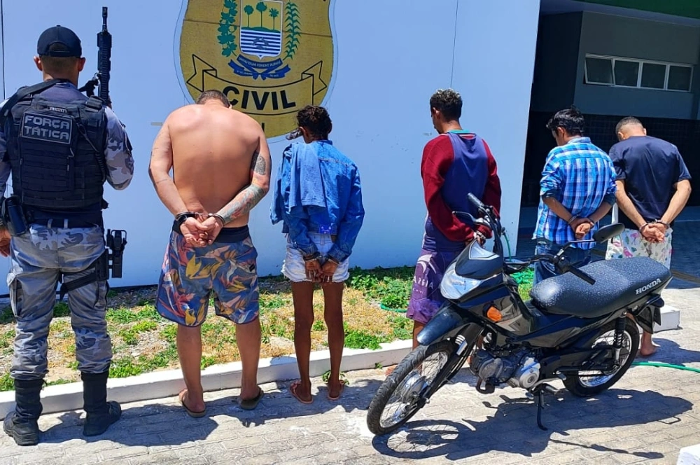 Grupo é preso com motocicleta roubada dentro de residência em Parnaíba