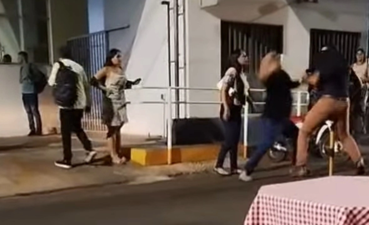 Homem é agredido após ser flagrado perseguindo adolescente em Caxias