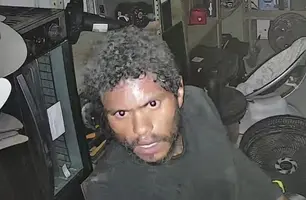 Homem em situação de rua é morto com mãos decepadas no Centro de Teresina (Foto: Reprodução)