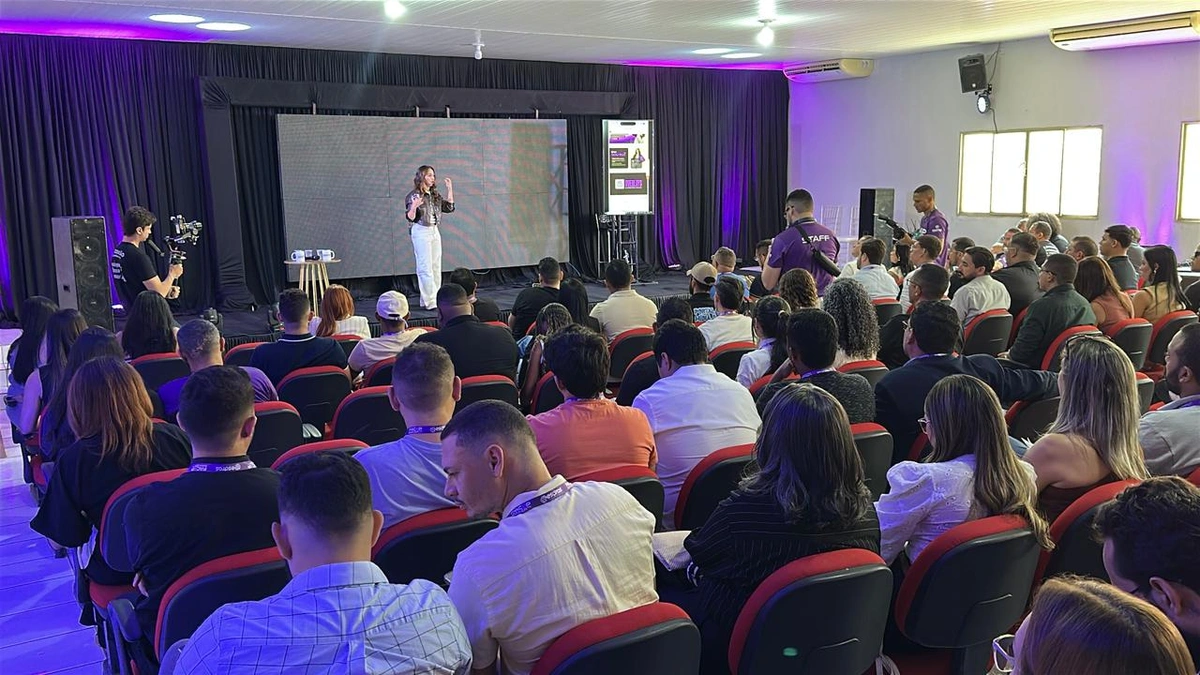 Imagens da palestra de Luma França