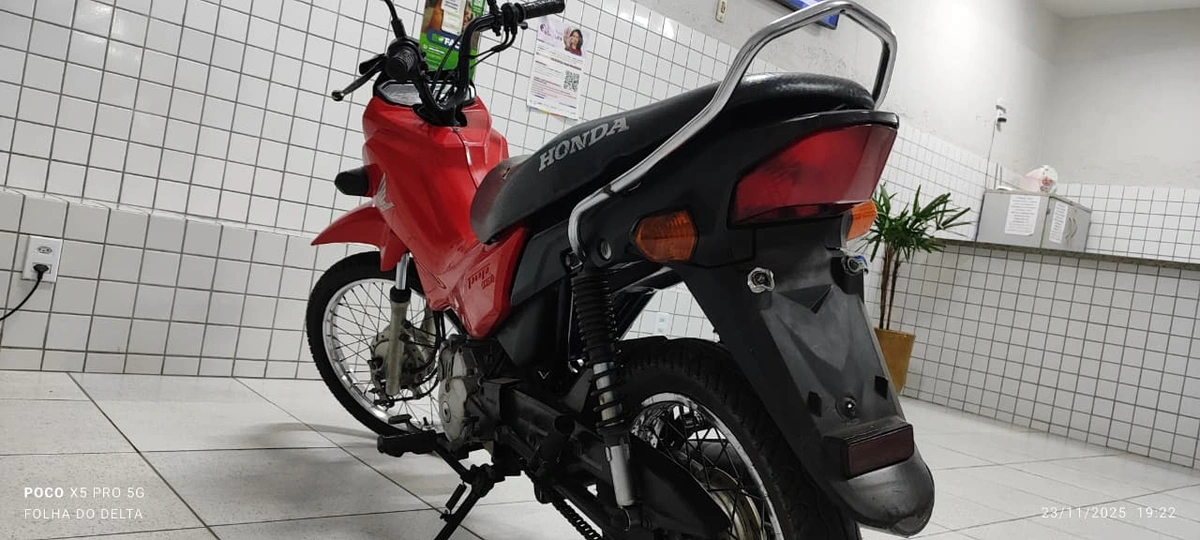 Inteligência da PM localiza moto roubada escondida em área de mata em Parnaíba