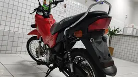 Inteligência da PM localiza moto roubada escondida em área de mata em Parnaíba (Foto: Reprodução)