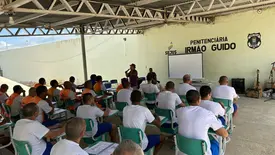 Internos da Irmão Guido participam de revisão preparatória para o Enem PPL (Foto: Reprodução)