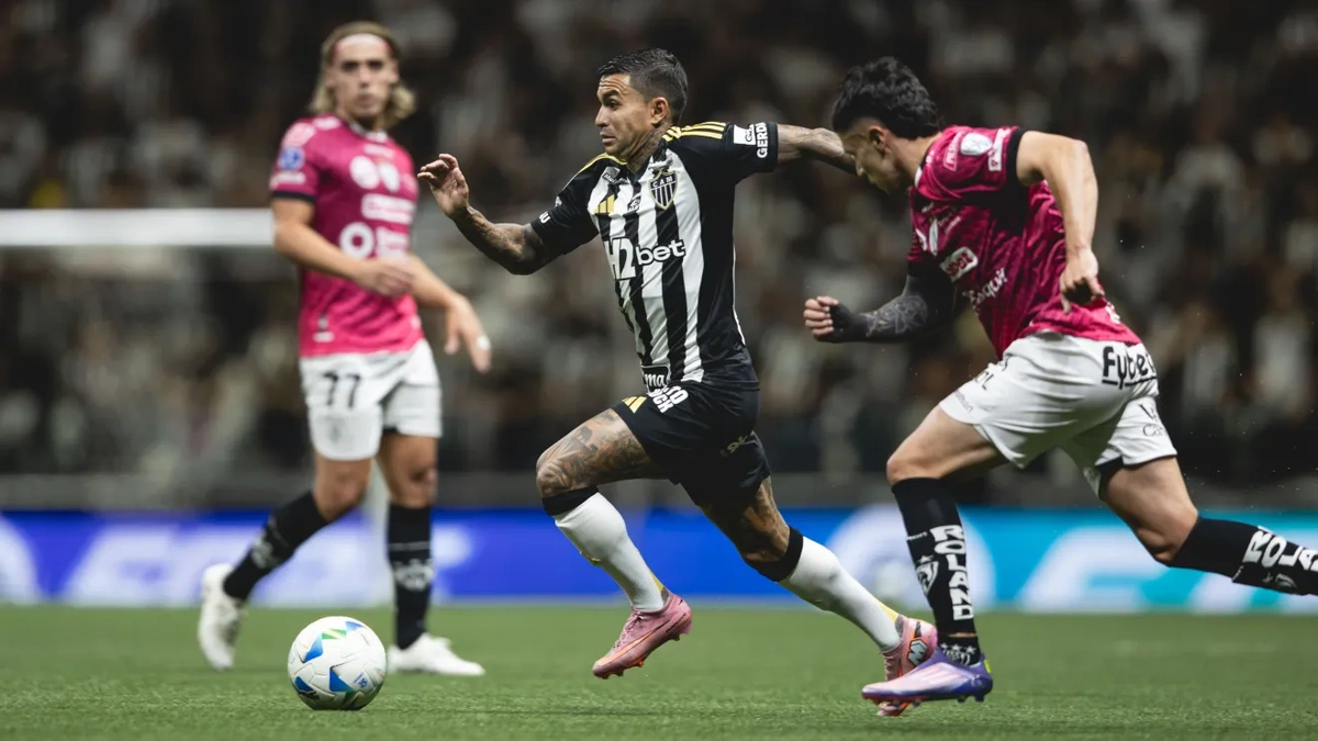 Jogadores do Atlético-MG comemoram o gol de Bernard, o segundo sobre o Independiente del Valle na semifinal da Sul-Americana • Pedro Souza / Atlético