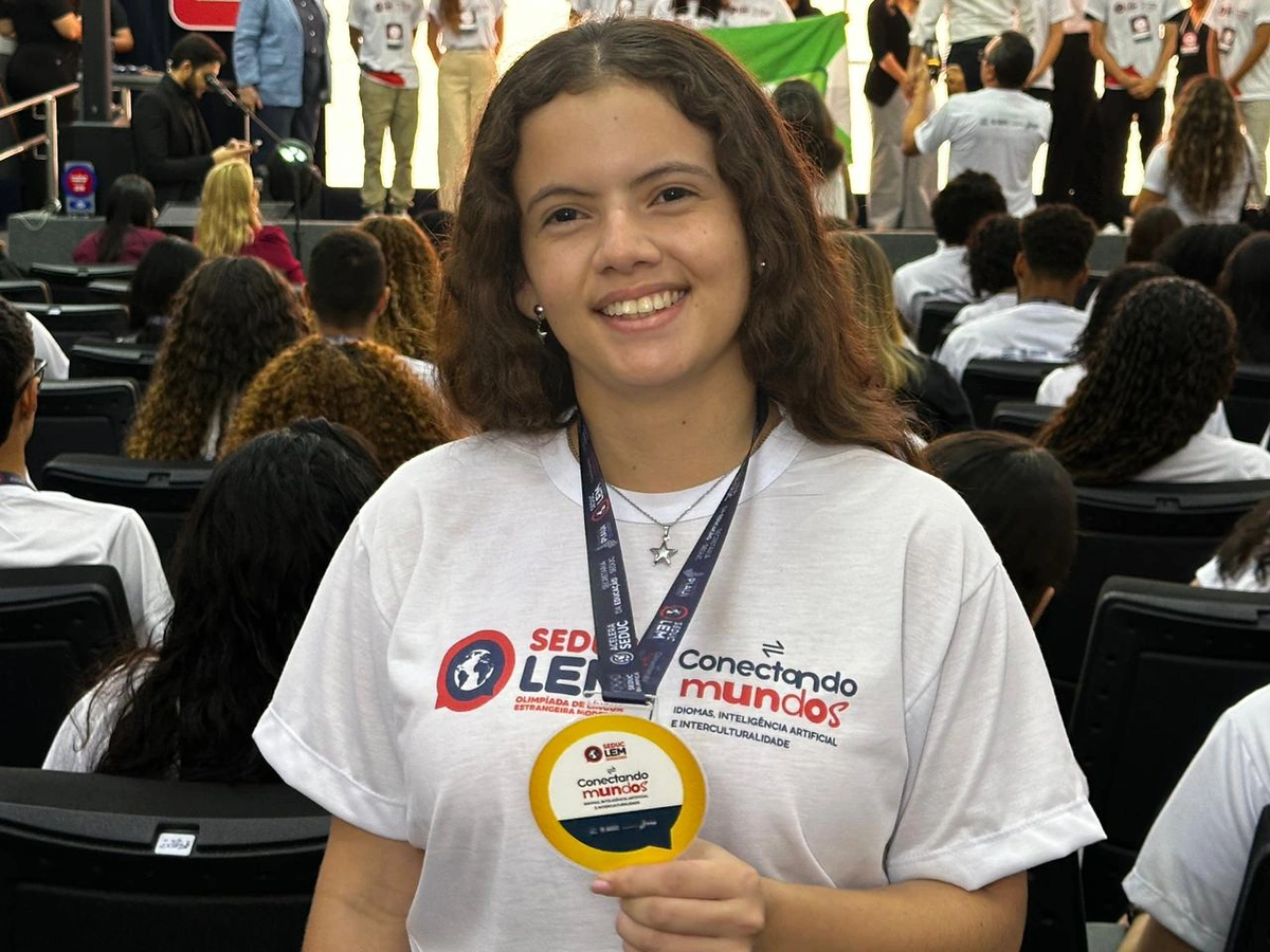 Joycilane Araújo - Estudante medalhista de ouro