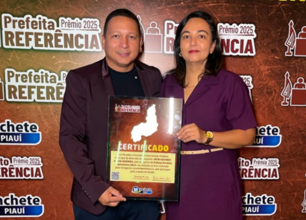Lécio Gustavo comemora reconhecimento de prêmio Prefeito Referência 2025