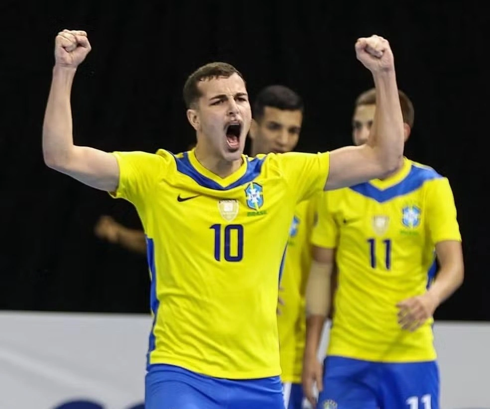 Léo Brandão, do CAP, comemora título em cima da Venezuela