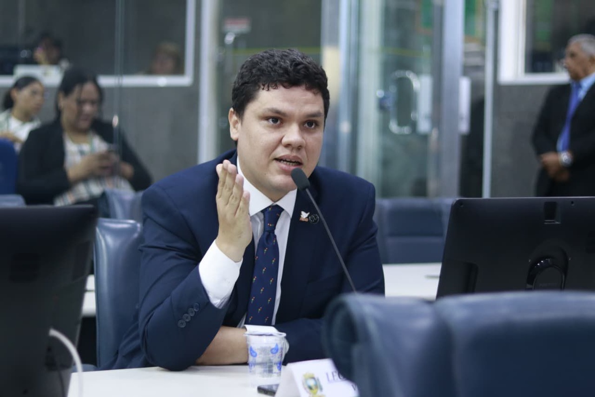 Leôndidas propõe ampliar aulas de História e incluir Filosofia na rede municipal