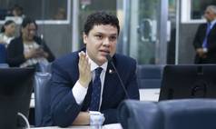 Leôndidas propõe ampliar aulas de História e incluir Filosofia na rede municipal