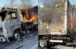 Mesmo após ação dos Bombeiros, caminhão segue em chamas na BR-316, em Teresina (Foto: Reprodução)