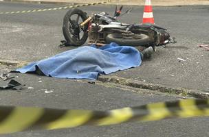 Motociclista morre em grave colisão com carro a caminho do trabalho em Teresina (Foto: Conecta Piauí)