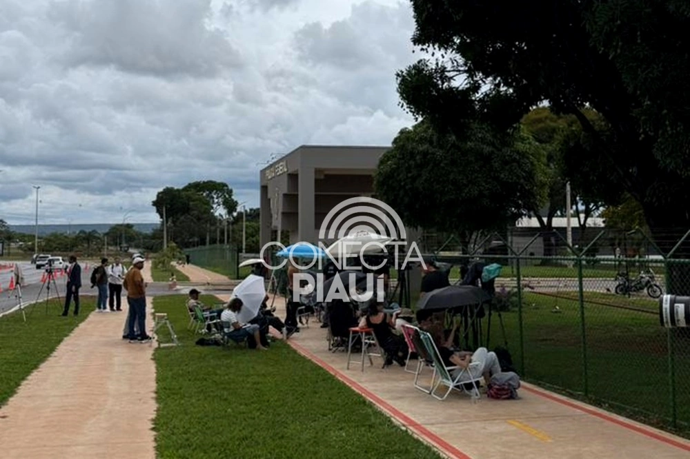 Movimentação na Polícia Federal em Brasília após prisão de Bolsonaro