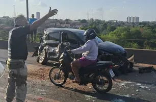 Mulher fica ferida em colisão entre carro e carreta na zona Sul de Teresina (Foto: Reprodução)