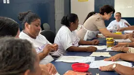 Mulheres transformam arte em renda e autoestima em projeto de empreendedorismo (Foto: Conecta Piauí/Anna Flávia)