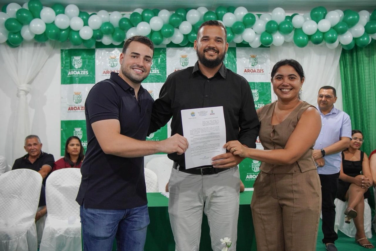 Novos servidores tomam posse após aprovação no concurso público de Aroazes