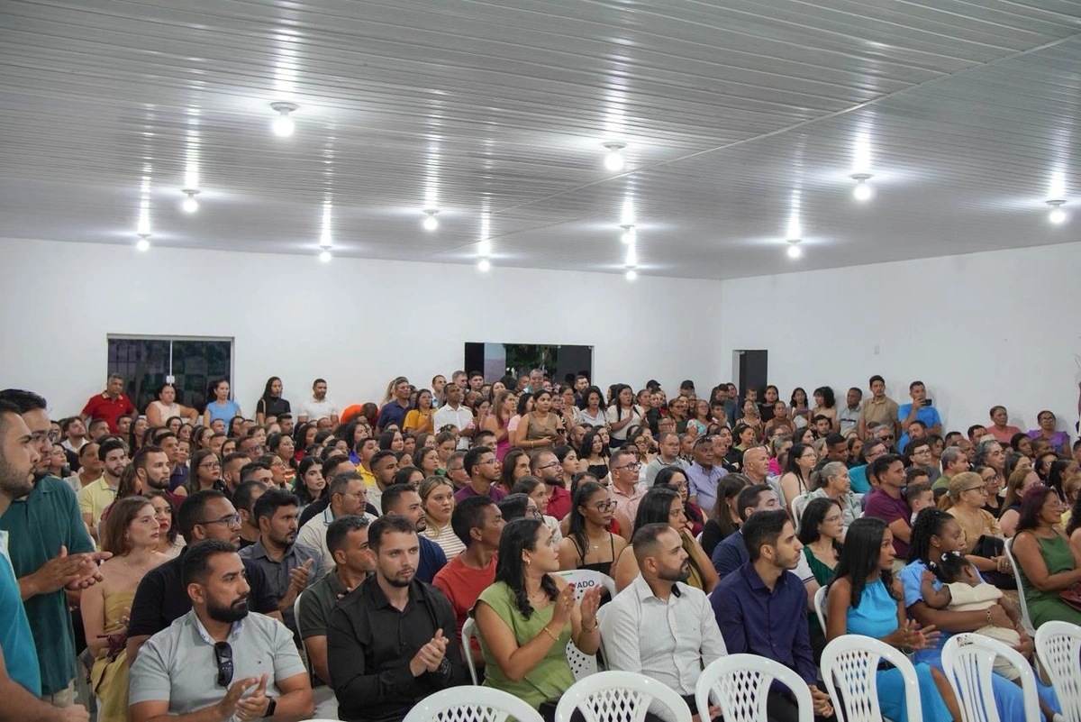 Novos servidores tomam posse após aprovação no concurso público de Aroazes