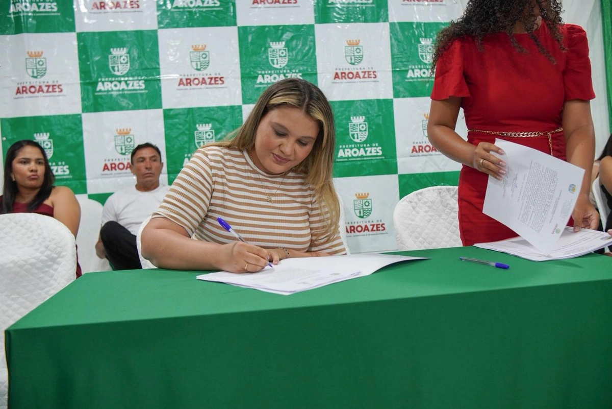 Novos servidores tomam posse após aprovação no concurso público de Aroazes