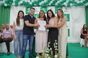 Novos servidores tomam posse após aprovação no concurso público de Aroazes (Foto: Reprodução)