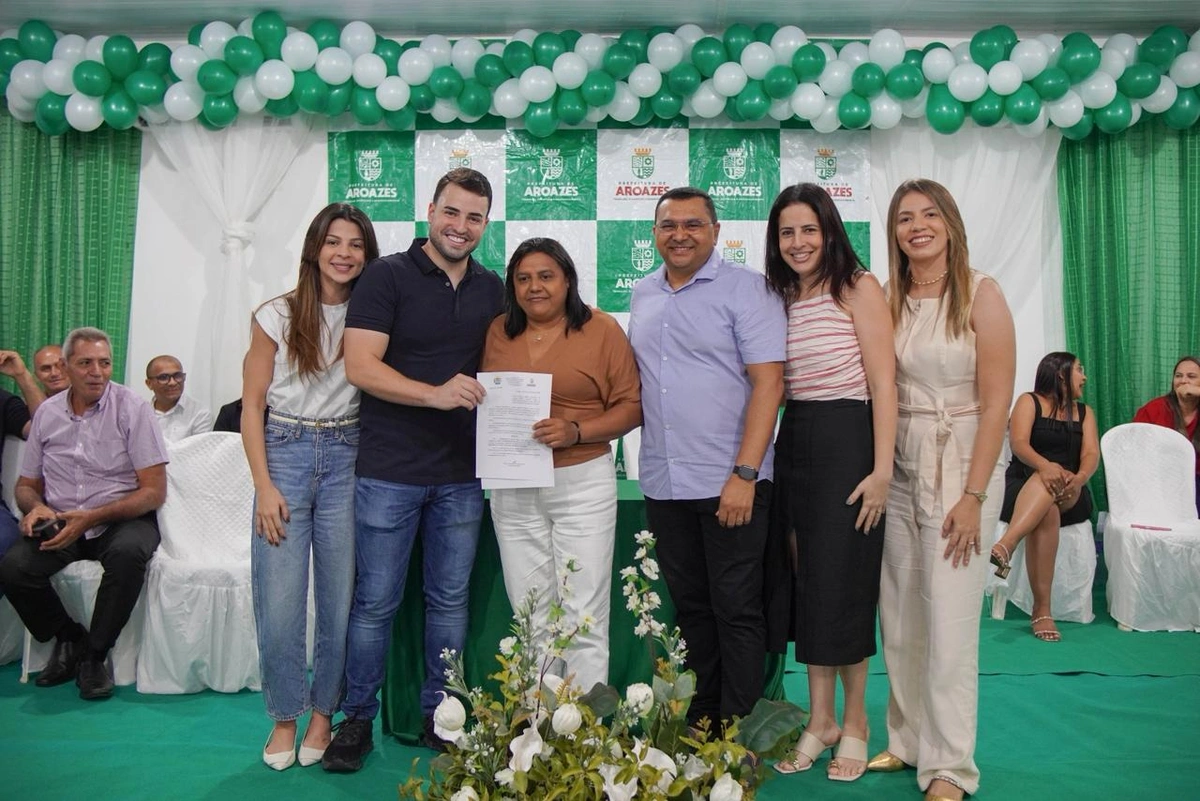 Novos servidores tomam posse após aprovação no concurso público de Aroazes