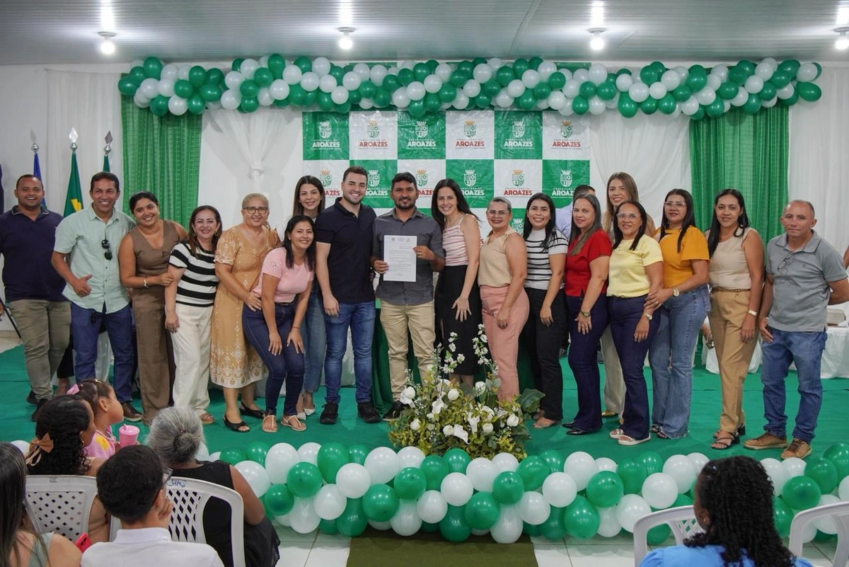 Novos servidores tomam posse após aprovação no concurso público de Aroazes