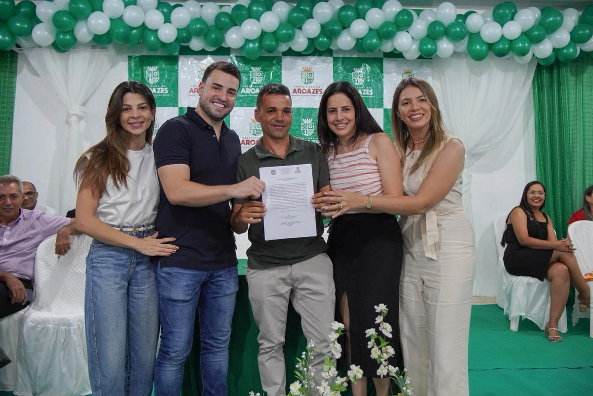 Novos servidores tomam posse após aprovação no concurso público de Aroazes