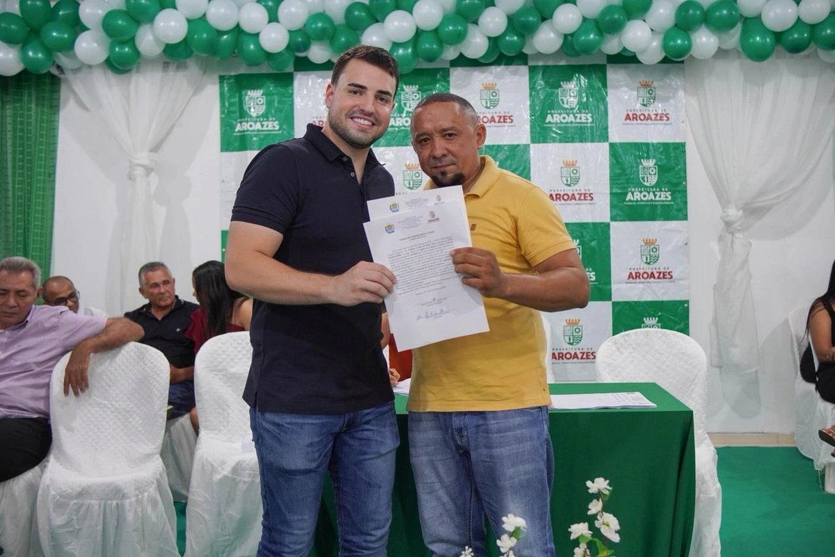 Novos servidores tomam posse após aprovação no concurso público de Aroazes