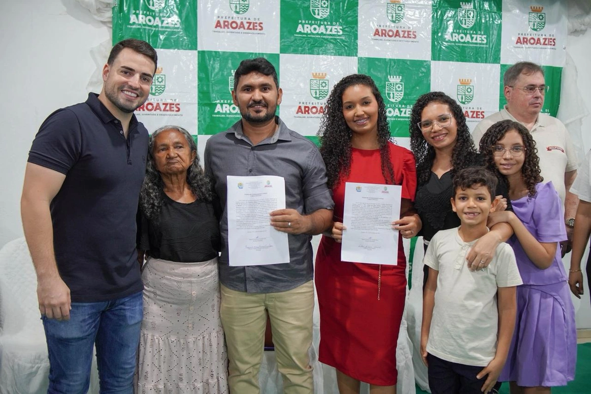 Novos servidores tomam posse após aprovação no concurso público de Aroazes