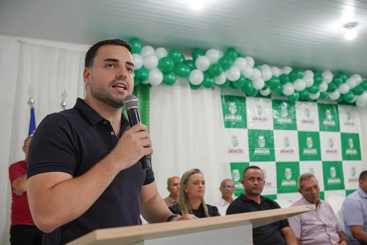 Novos servidores tomam posse após aprovação no concurso público de Aroazes