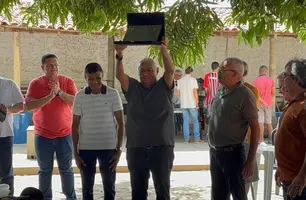 O futebol piauiense viveu uma manhã de celebração neste sábado, no Clube do Sitricom, localizado na Zona Norte de Teresina. O evento marcou a entrega da honraria de Desportista do Ano ao presidente da Federação de Futebol do Piauí (FFP), Robert Brown, em reconhecimento ao trabalho desenvolvido em prol do esporte no estado. A cerimônia reuniu dirigentes de clubes, atletas e homenageou também a impr (Foto: Portal Conecta Píaui)