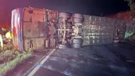 Ônibus com destino ao Piauí tomba após colisão na BR-020 e deixa 27 feridos (Foto: Divulgação/CBMDF)