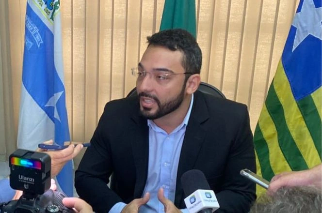 Pedido de impeachment contra prefeito de Parnaíba é solicitado na Câmara Municipal