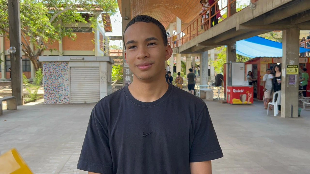 Pedro Gustavo, estudante