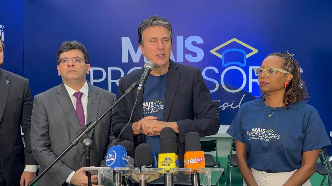 Piauí recebe entrega de Carteiras Nacionais Docentes com a presença de ministros