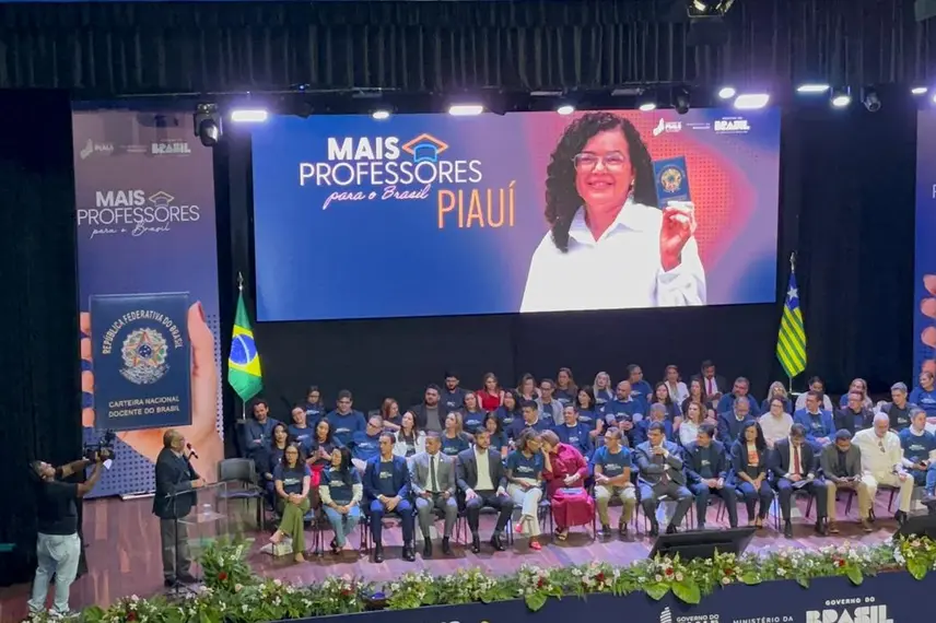 Piauí recebe entrega de Carteiras Nacionais Docentes com a presença de ministros