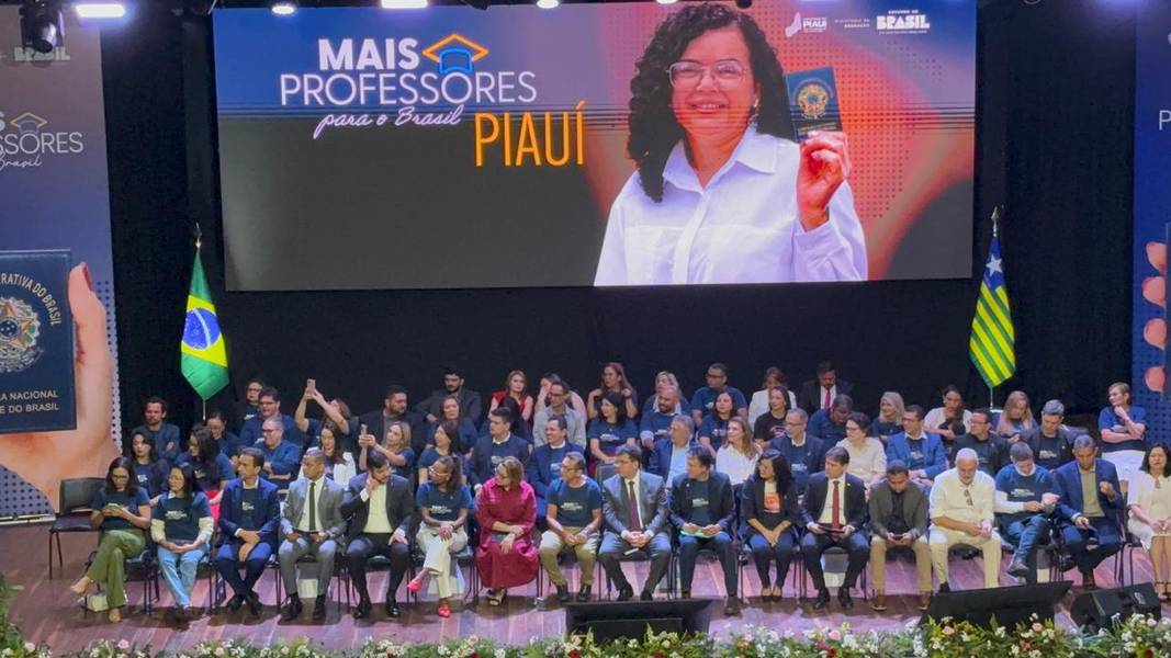 Piauí recebe entrega de Carteiras Nacionais Docentes com a presença de ministros