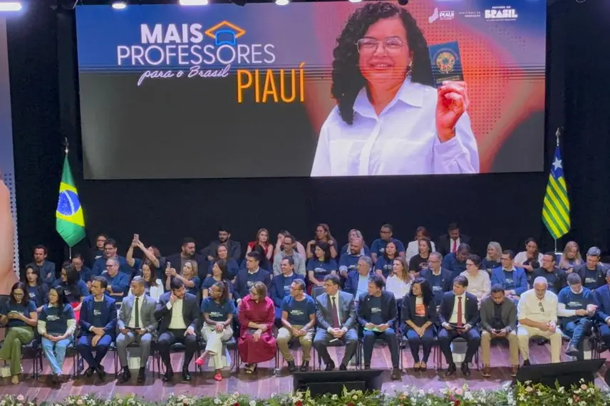 Piauí recebe entrega de Carteiras Nacionais Docentes com a presença de ministros