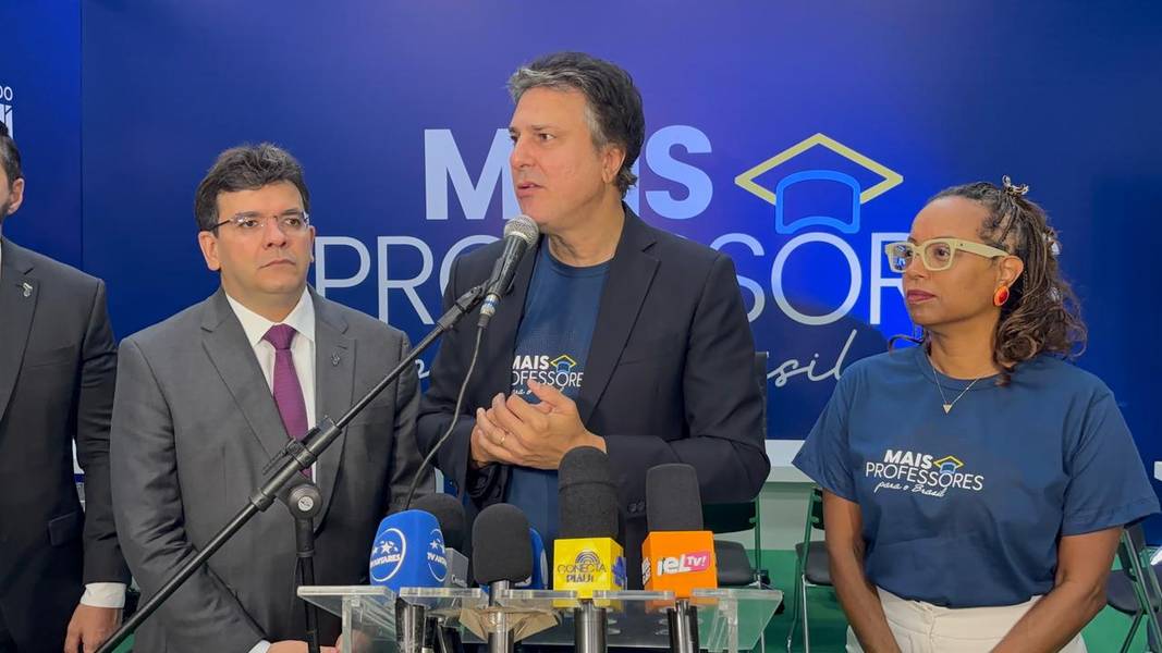 Piauí recebe entrega de Carteiras Nacionais Docentes com a presença de ministros
