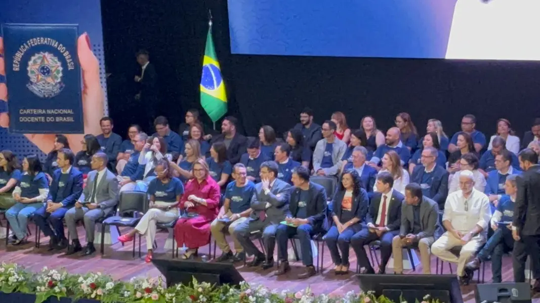 Piauí recebe entrega de Carteiras Nacionais Docentes com a presença de ministros