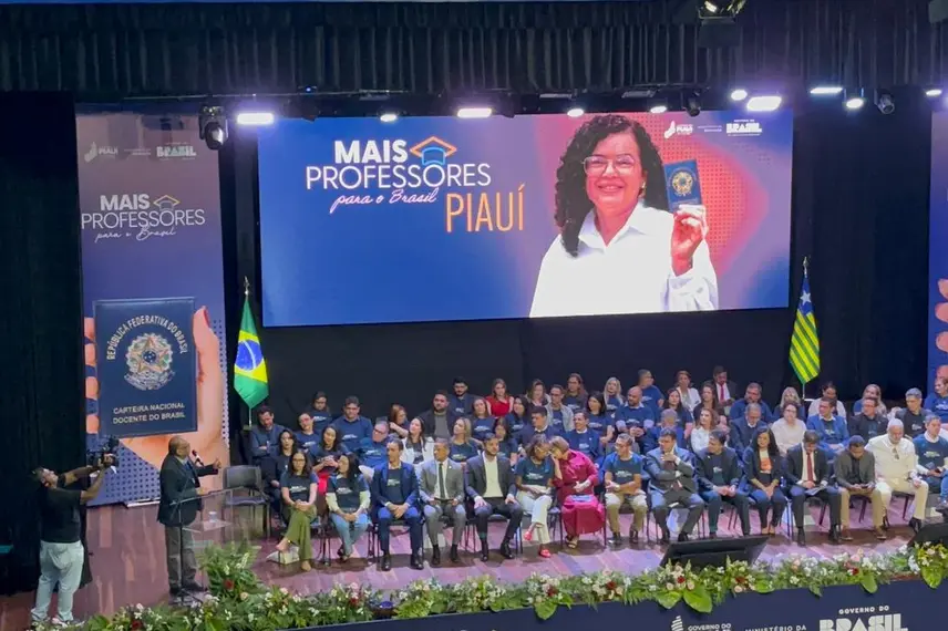 Piauí recebe entrega de Carteiras Nacionais Docentes com a presença de ministros
