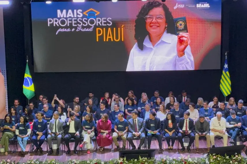 Piauí recebe entrega de Carteiras Nacionais Docentes com a presença de ministros