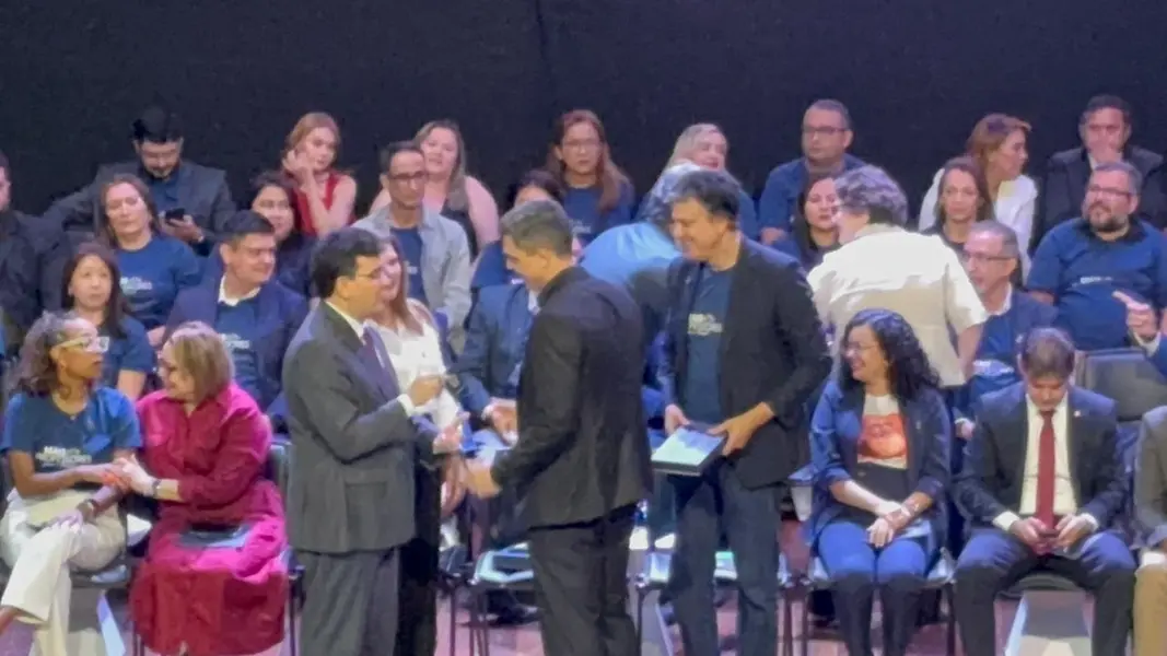 Piauí recebe entrega de Carteiras Nacionais Docentes com a presença de ministros
