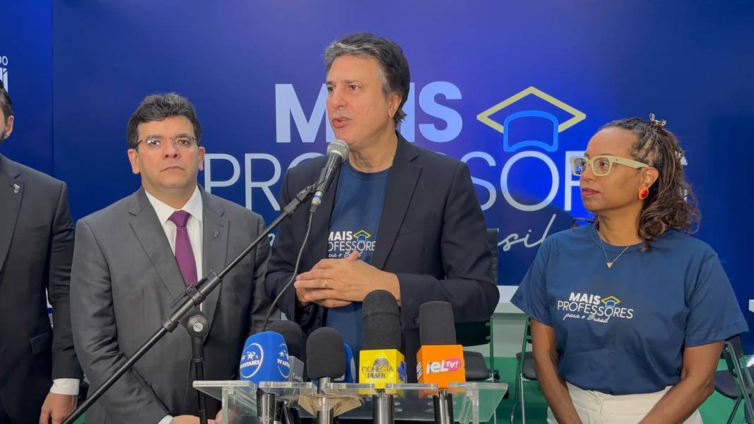 Piauí recebe entrega de Carteiras Nacionais Docentes com a presença de ministros